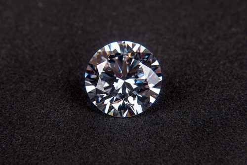 7月27日の誕生石メレー ダイヤモンドを使ったジュエリー