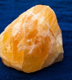 2月16日の誕生石であるオレンジ・トルマリン